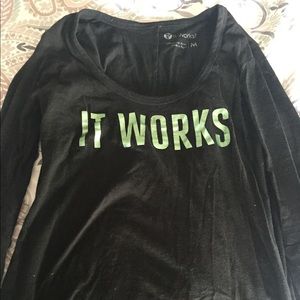 Itworks long sleeve black tee